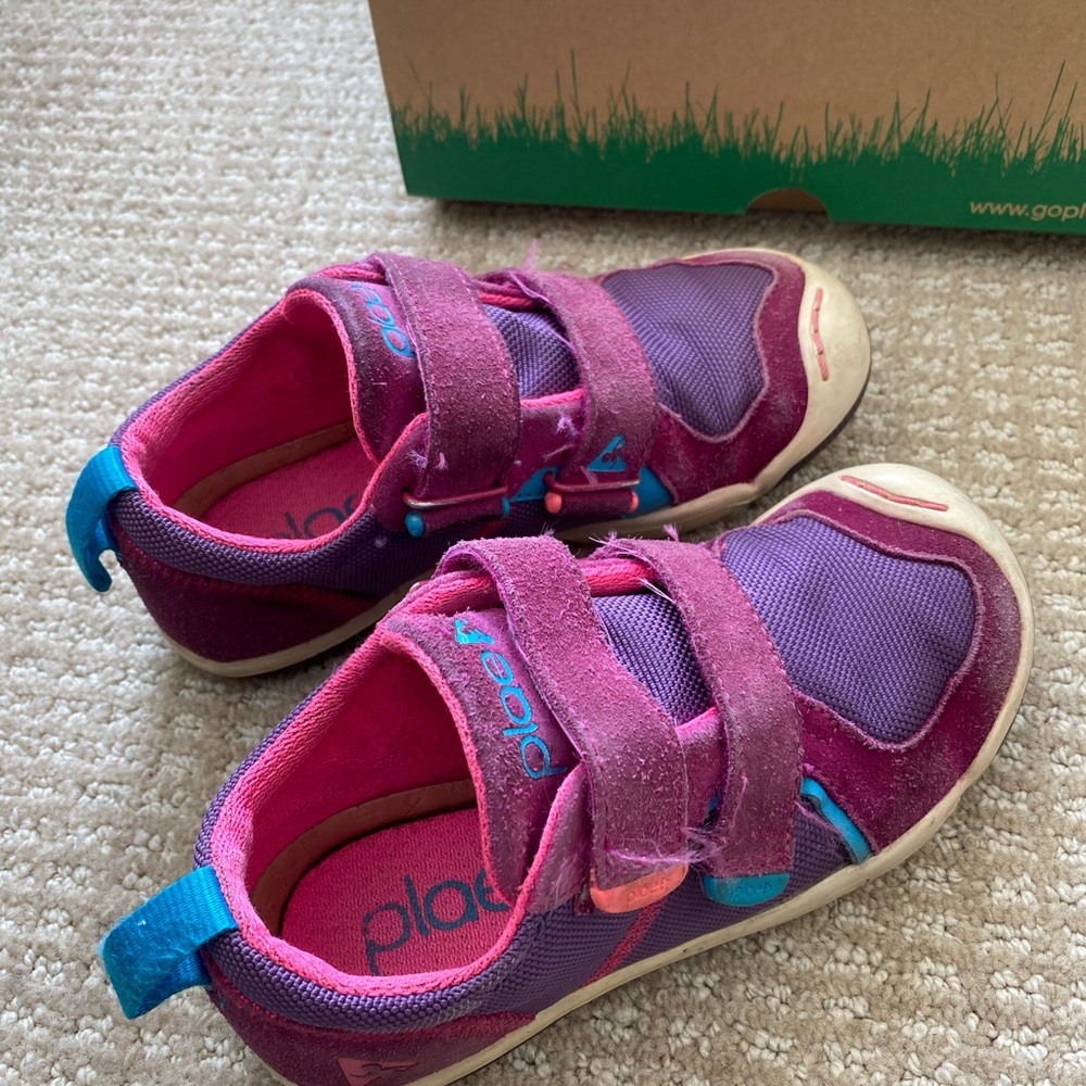 Plae  girl shoes.